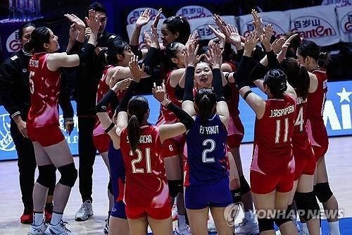 파이팅 외치는 태국 대표팀 선수들. 21번이 타나차