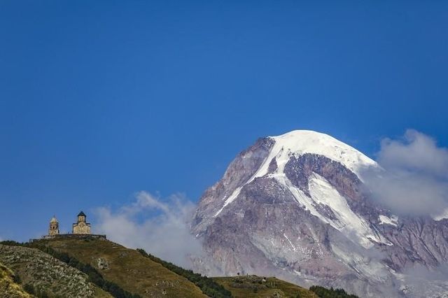 카즈베기산 해발 2천100ｍ에 위치한 성 트리니티 교회 [사진/성연재 기자]