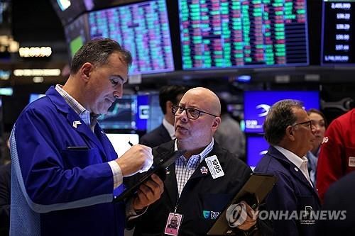 뉴욕 증권거래소의 트레이더