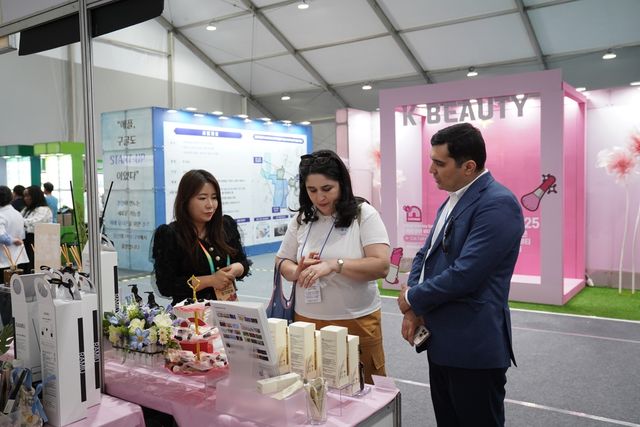 뷰티전시관 찾은 주한 대사관 관계자들