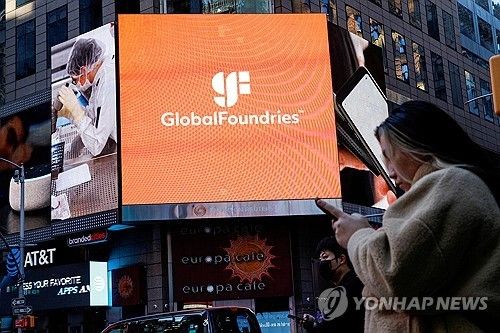 뉴욕 타임스스퀘어 전광판의 글로벌파운드리스 로고
