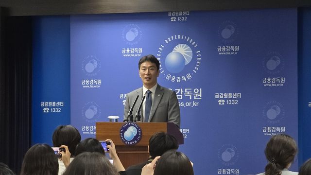 퇴임인사하는 이복현 금융감독원장