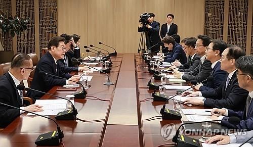 비상경제점검 TF 회의 주재하는 이재명 대통령