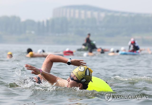 '한강 수영'…쉬엄쉬엄 한강 3종 축제