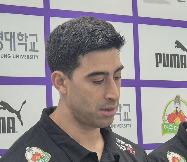 선수들의 부상 소식을 전하는 라미레스 배구 대표팀 감독