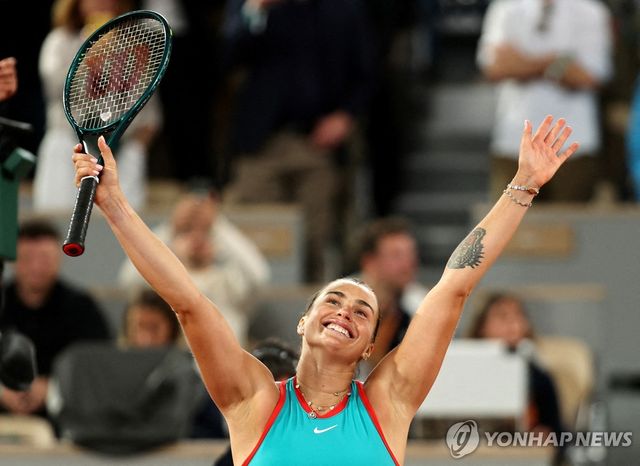 결승 진출에 기뻐하는 사발렌카 