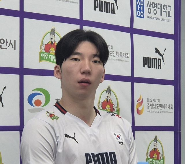 인터뷰하는 허수봉