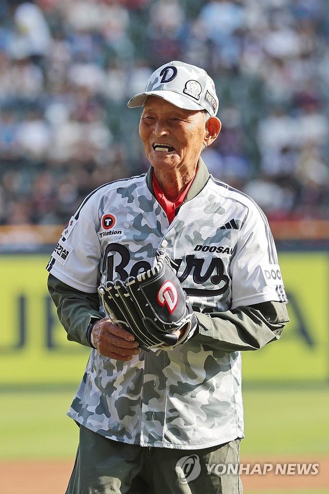 6·25 참전 조종사 김두만 장군의 미소