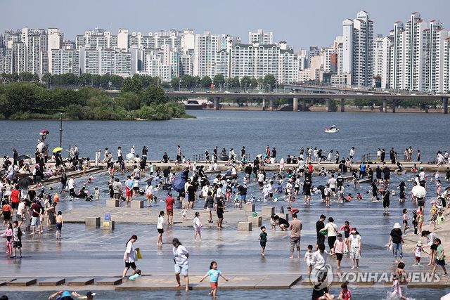 무더운 연휴엔 물놀이가 최고