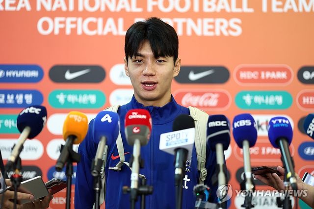 인터뷰하는 전진우