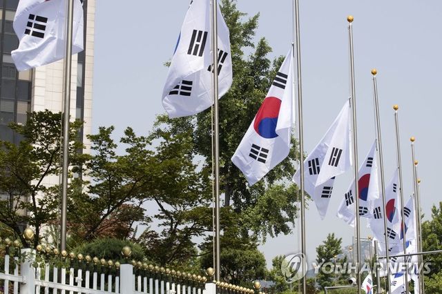 현충일, 조기 게양