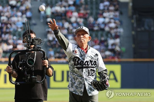 6·25 참전 조종사 김두만 장군의 시구
