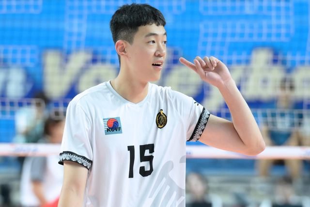 국군체육부대의 아웃사이드 히터 홍동선