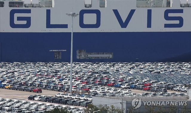 평택항에 주차된 수출용 자동차