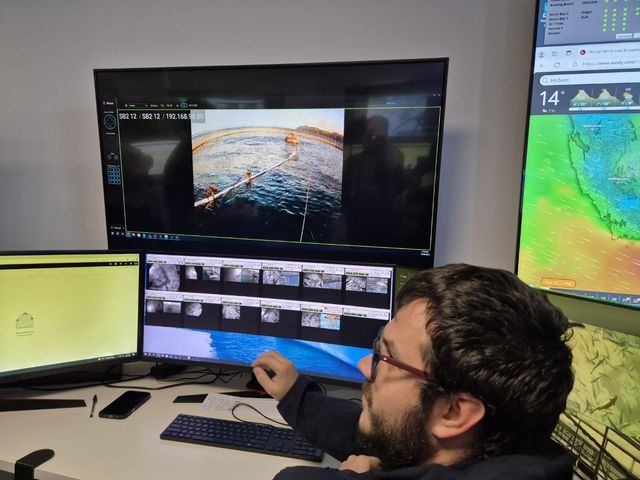 연어 양식업체 '휴온'의 통제실 