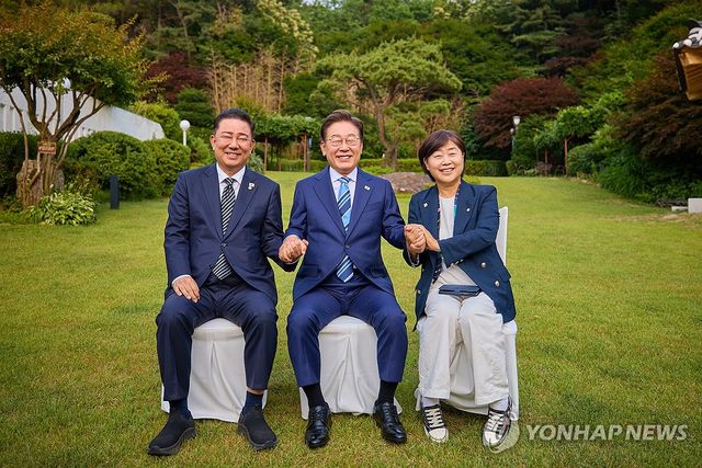 이재명 대통령과 여당 원내대표 출마 의원들