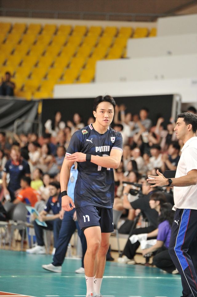 남자배구 대표팀의 공격수 임동혁