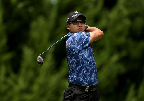 티샷 날리는 김홍택