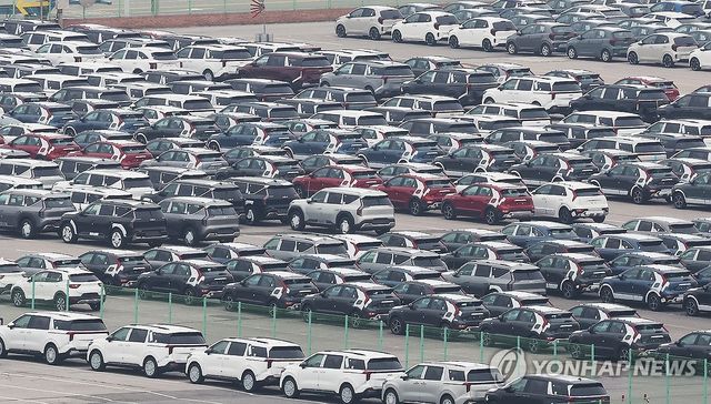 수출 대기 중인 자동차