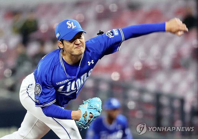 투구하는 백정현