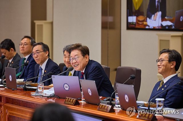 이재명 대통령, '김밥 오찬' 국무회의