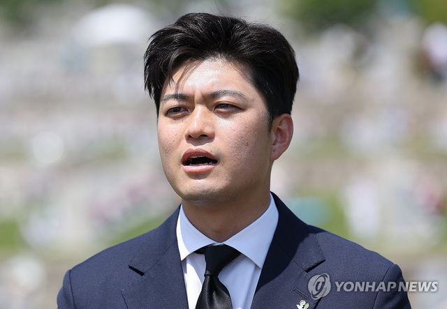 취재진 질문에 답하는 김용태 비상대책위원장