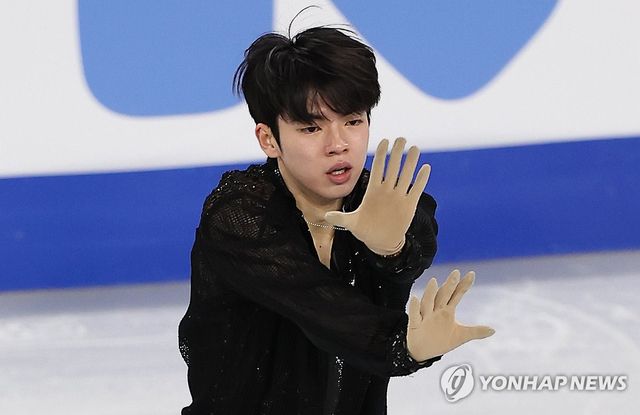 차준환 '두 손 모으고'