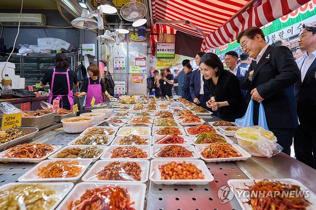 이재명 대통령 부부 전통시장 방문