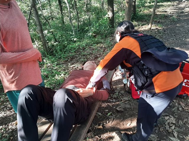 온열 질환 환자 돌보는 119 구조대