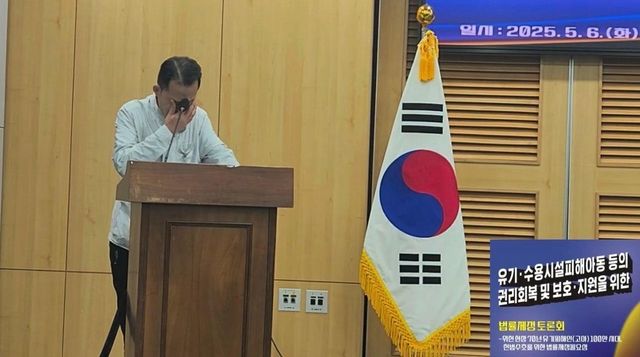 최근 국회 간담회에서 증언을 하다 눈물을 흘리는 송준영 씨