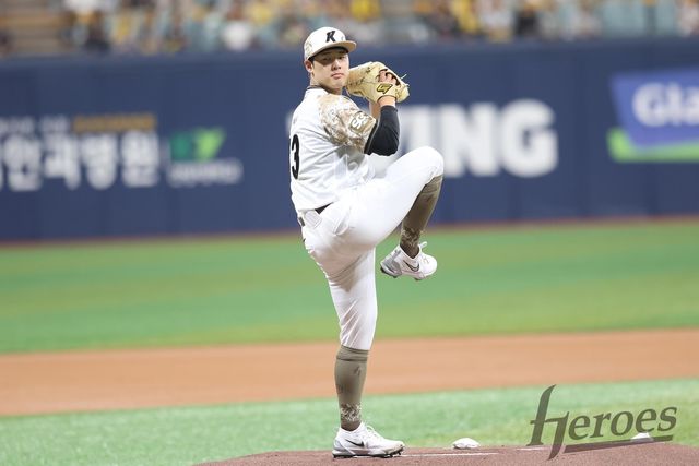 역투하는 정현우