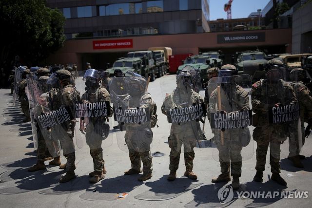 미국 로스앤젤레스에 배치된 주방위군