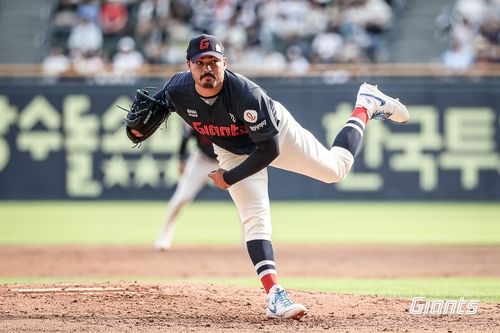 최고 시속 157㎞ 강속구로 두산 타선을 잠재운 롯데 감보아