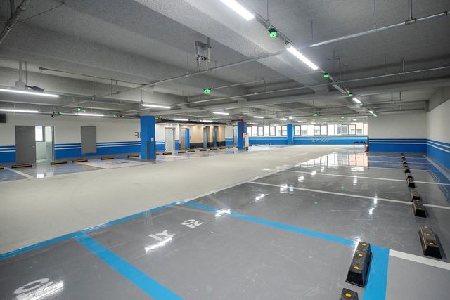 신정4동 벚꽃길 공영주차장 내부