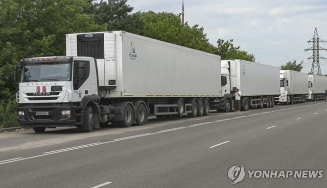 우크라이나 국경에 도착한 포로 시신 운반 트럭