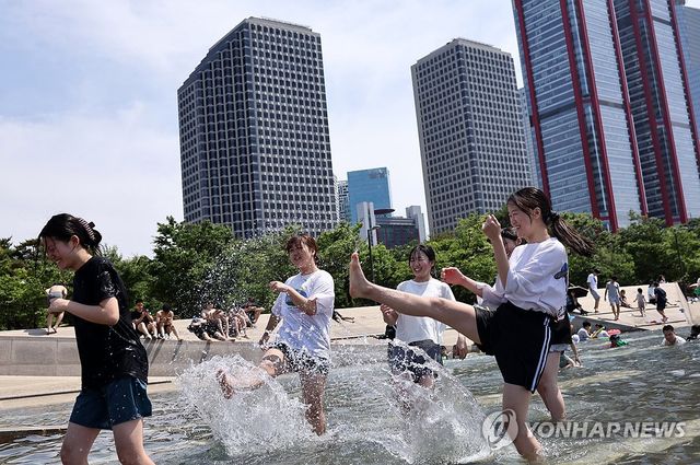 무더운 연휴엔 물놀이가 최고