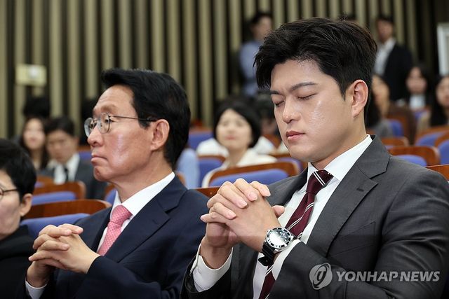 생각에 잠긴 김용태 비대위원장