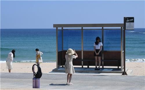 강릉 주문진 BTS 앨범의 버스정류장