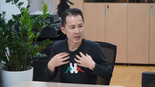 연합뉴스와 인터뷰 중인 송준영 씨