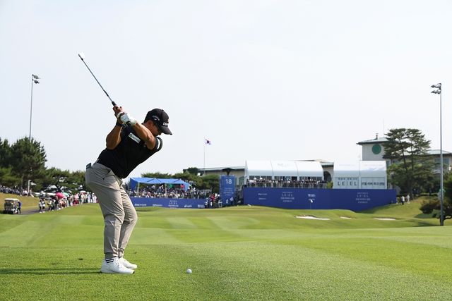 김홍택의 18번 홀 아이언샷.