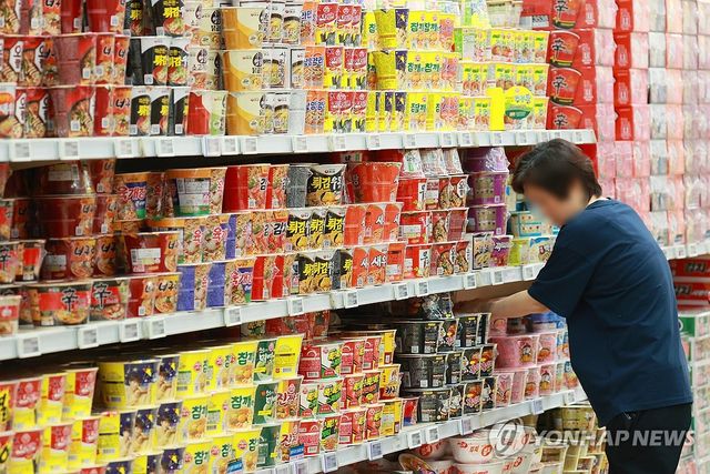 혼란기 라면·과자 등 식품값 줄인상에 서민 물가부담