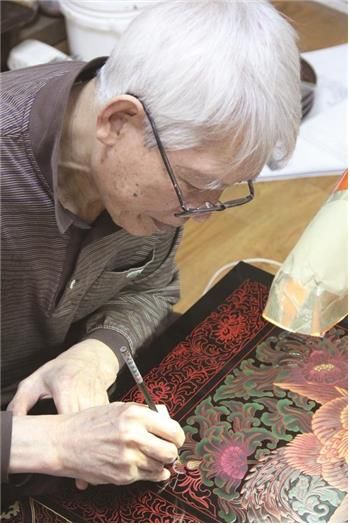 강원무형유산 채화칠장 양유전 작업모습