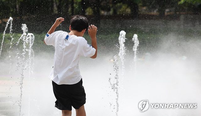 초여름 더위에 '깜짝'