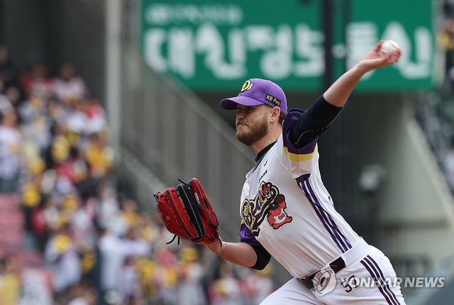 역투하는 콜어빈