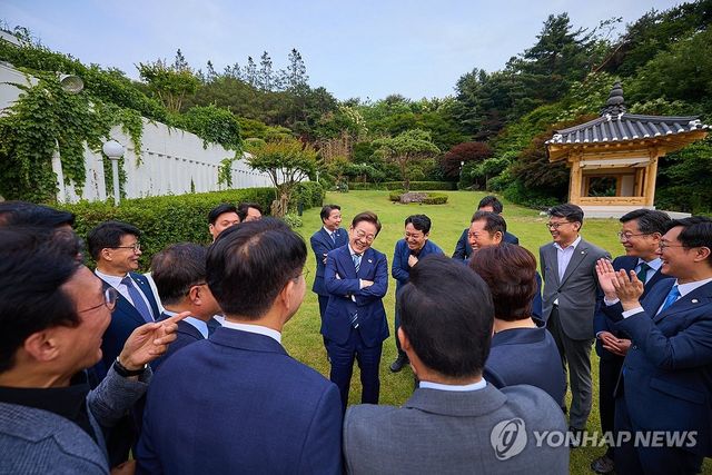 이재명 대통령, 여당 지도부와 만찬