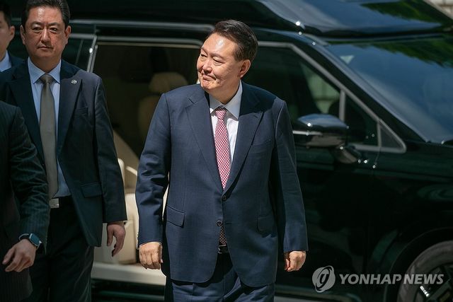 윤석열 전 대통령, 내란혐의 6차 공판 출석