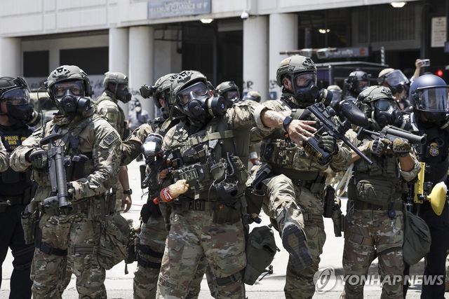 시위 진압에 동원된 캘리포니아 주방위군 [EPA 연합뉴스. 재판매 및 DB 금지] 