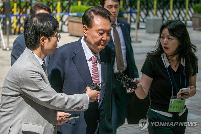 내란혐의 6차 공판 출석하는 윤석열 전 대통령