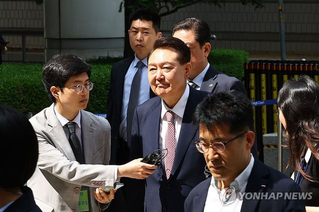 내란혐의 6차 공판 출석하는 윤석열 전 대통령