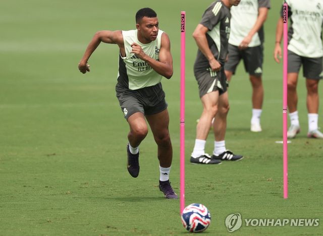 훈련하는 킬리안 음바페